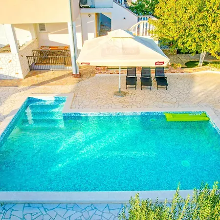 Сasa de vacaciones Dinko With Pool By Interhome Pridraga