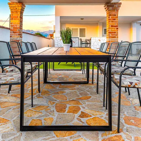 Dinko With Pool By Interhome Сasa de vacaciones Pridraga
