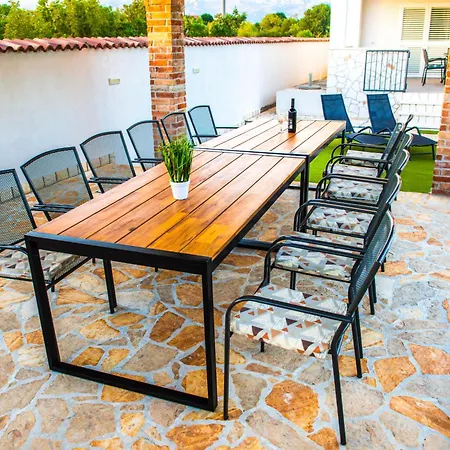 Сasa de vacaciones Dinko With Pool By Interhome *
