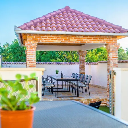 Dinko With Pool By Interhome Сasa de vacaciones *