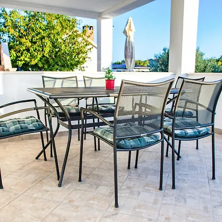 Dinko With Pool By Interhome Сasa de vacaciones *