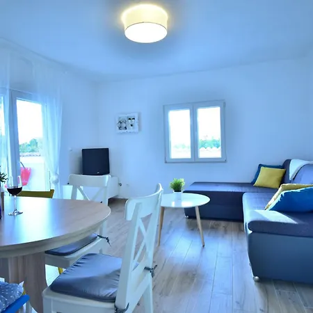 Сasa de vacaciones Dinko With Pool By Interhome Pridraga