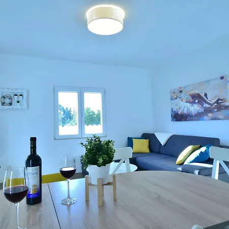 Dinko With Pool By Interhome Сasa de vacaciones