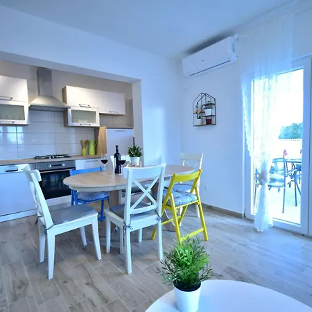 Dinko With Pool By Interhome Сasa de vacaciones Pridraga