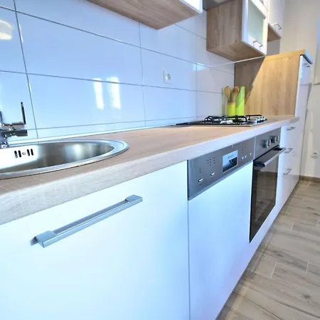 Сasa de vacaciones Dinko With Pool By Interhome *
