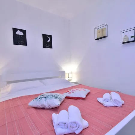 Сasa de vacaciones Dinko With Pool By Interhome Pridraga