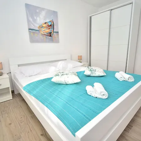 Dinko With Pool By Interhome Сasa de vacaciones *