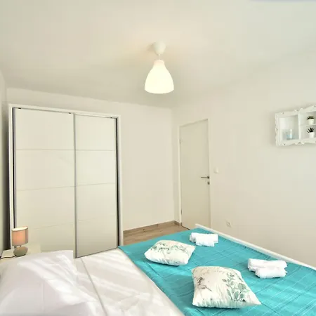 Dinko With Pool By Interhome Сasa de vacaciones