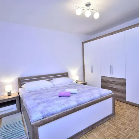 Dinko With Pool By Interhome Сasa de vacaciones