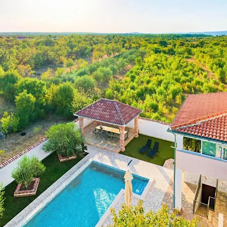 Dinko With Pool By Interhome Сasa de vacaciones Pridraga