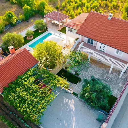 Dinko With Pool By Interhome Сasa de vacaciones *