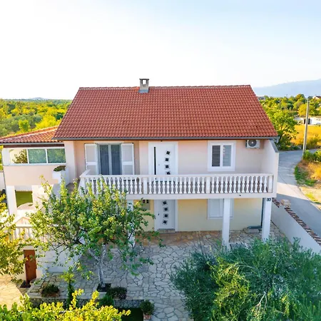 Сasa de vacaciones Dinko With Pool By Interhome Pridraga