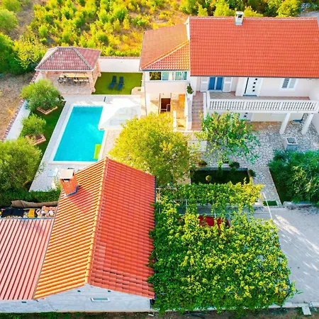Dinko With Pool By Interhome * Pridraga